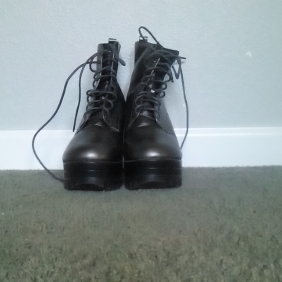 Grey heeled boots - Picture 1 of 2